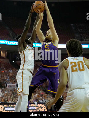 18.November 2017. Mohamed Bamba #4 der Texas Longhorns in Aktion vs die New-Hampshire Wildkatzen bei der Frank Erwin Center in Austin, Texas. Texas Niederlagen Lipscomb 80-57. Robert Backman/Cal Sport Media. Stockfoto