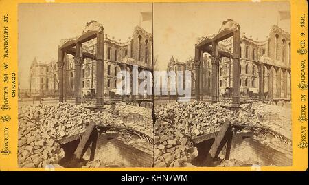 Court House, besichtigt durch Ruinen der Fifth National Bank, Chicago, Illinois, 1871. Aus der New York Public Library. Stockfoto