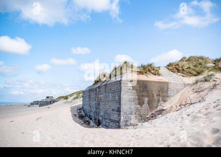 Bunker aus dem 2. Weltkrieg Vergraben in einer Düne auf einen Strand in Dänemark Stockfoto