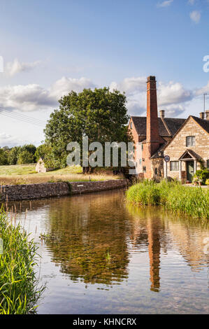 Das Old Mill Museum im Dorf Cotswolds Lower Slaughter, Gloucestershire, England Stockfoto
