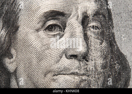 Fragment von einhundert Dollar Bill mit Gesicht von Benjamin Franklin (close-up) Stockfoto