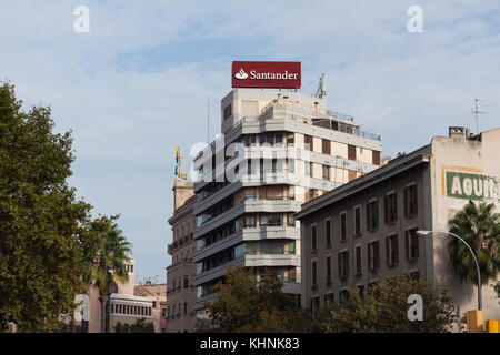 Santander Bank auf der Plaza de Espana in Palma, Mallorca Stockfoto