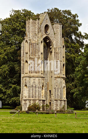 Die massive Osten Fenster des Priorat in Walsingham Ruinen der Abtei, Norfolk, England Stockfoto