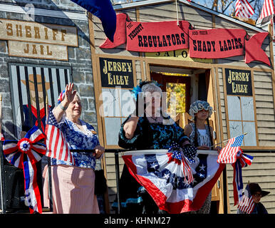 Prescott, Arizona, USA – 11. November 2017: Die Prescott Regulators und ihre Shady Ladies treiben in der Veterans Day Parade Stockfoto