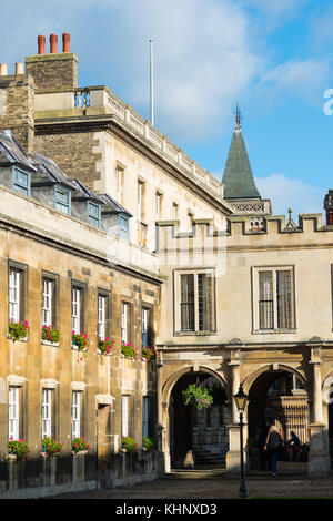 Alte Gericht am Peterhouse College, der ältesten College der Universität Cambridge. Das Gebäude ist das College Chapel. Cambridgeshire, England, UK. Stockfoto