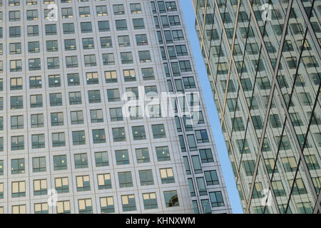 One Canada Square, manchmal auch Canary Wharf Tower oder einfach Canary Wharf genannt, ist ein Wolkenkratzer in Canary Wharf, London Stockfoto