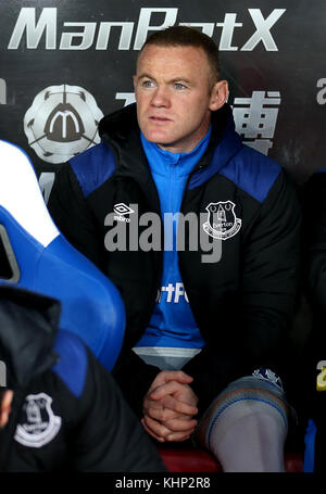 Evertons Wayne Rooney sitzt während des Premier League-Spiels im Selhurst Park, London, auf der Bank. Stockfoto