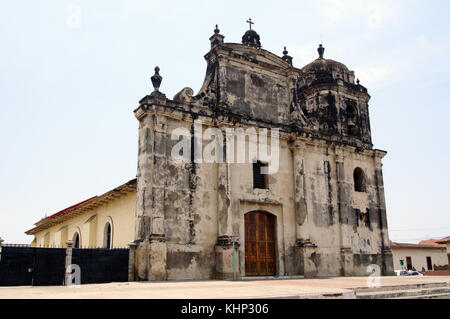 Fassade der alten Kirche in Leon, Nicaragua Stockfoto