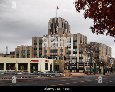 In Syracuse, New York, USA, 18. November 2017. Blick auf den Niagara Mohawk Gebäude von Clinton Street in der Innenstadt von Syracuse, New York. in beautifu gebaut Stockfoto