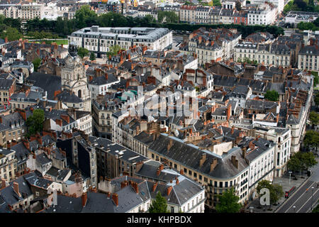 Von der Terrasse des Bretagne-Turms, Loire Atlantique, Frankreich, aus der Vogelperspektive auf die Innenstadt von Nantes. Stockfoto