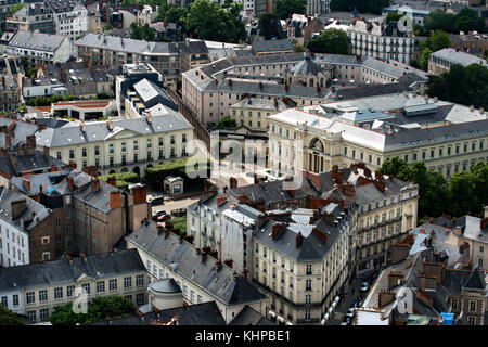 Von der Terrasse des Bretagne-Turms, Loire Atlantique, Frankreich, aus der Vogelperspektive auf die Innenstadt von Nantes. Stockfoto