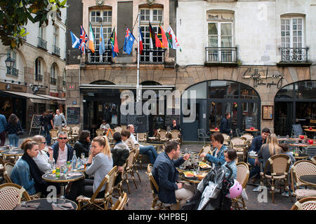 Bars und Restaurants Atmosphäre in der Altstadt von Nantes, Loire Atlantique, Frankreich. Caffe Luigi, Place du Pilori Stockfoto