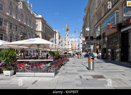 Graben Street in der Innenstadt von Wien, Österreich, Outdoor Cafe Restaurant und Dreifaltigkeitssäule Pest, das Leben in der Stadt Stockfoto