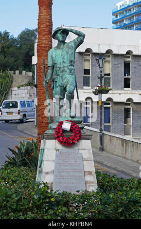 Felsen von Gibraltar - Statue von Gibraltar Defense Force Soldat Stockfoto