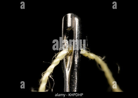 Nadel & Faden, 3 X leben Größe Stockfoto