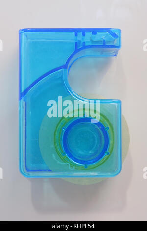 Kunststoff blau Klebeband Halter. Stockfoto