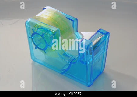 Kunststoff blau Klebeband Halter. Stockfoto