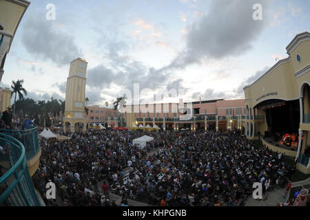 BOCA RATON - 15. JANUAR: Atmosphäre während des Sunshine Blues Festivals im Mizner Park Amphitheatre am 15. Januar 2017 in Boca Raton, Florida People: Atmosphere Stockfoto