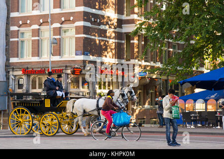 Typische Szene aus dem täglichen Leben in Amsterdam. Stockfoto