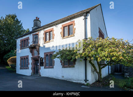 Hawkshead Grammar School in Lake District National Park, wo der Dichter William Wordsworth erzogen wurde Stockfoto