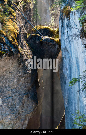 Chockstones in Maligne Canyon - Alberta, Kanada Stockfoto