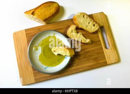 Grieß Brot und Olivenöl Stockfoto