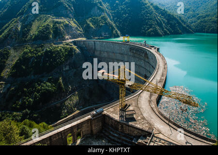 Der enguri Dam - ein Wasserkraftwerk Enguri auf dem Fluss in Georgien Stockfoto