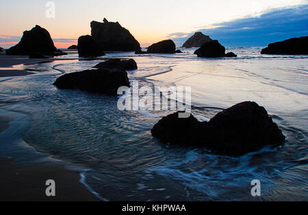 Dämmerung am Bandon Beach, Oregon. Stockfoto