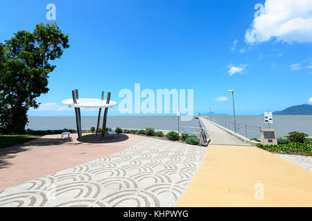 Anzeigen von Cardwell Wasser nahe der Anlegestelle, Far North Queensland, FNQ, Australien Stockfoto