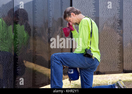 Erinnerung an Familie, Vietnam war Veteran, Vietnam Memorial Travelling Wall, Rockport, Texas. Stockfoto