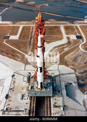 Die nasa Apollo 10 Raumfahrzeug sitzt am Kennedy Space Center Launch Complex 39b in der Vorbereitung für den Start und die Lunar orbitalen Mission 13. Mai 1969 in Merritt Island, Florida. (Foto: Nasa Foto über planetpix) Stockfoto