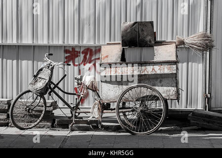 Zhangye, China - Oktober 20,2017: Straße Reinigungsservice ist verantwortlich für die Reinigung der Straßen der Stadtviertel am 20. Oktober in China. Stockfoto