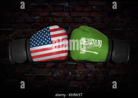 Einen Boxkampf. Konfrontation zwischen den USA und Saudi-Arabien saudi-arabischen und American National Flaggen auf Boxhandschuhe. Sport den Wettbewerb zwischen Stockfoto