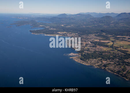 Qualicum Beach von einer Antenne Perspektive am Ufer des Straße von Georgia in Vancouver Island, British Columbia, Kanada. Während eines sonnigen Sommer genommen Stockfoto