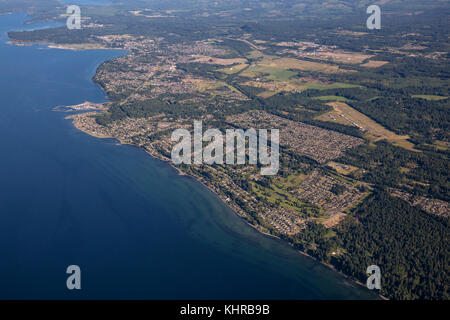 Qualicum Beach von einer Antenne Perspektive am Ufer des Straße von Georgia in Vancouver Island, British Columbia, Kanada. Während eines sonnigen Sommer genommen Stockfoto