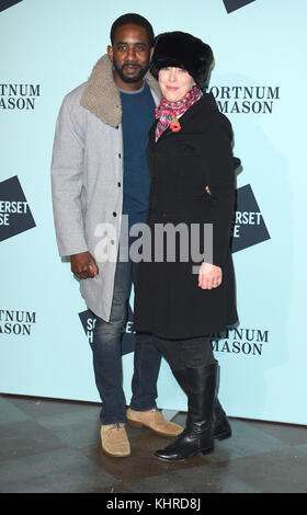 Foto Muss Gutgeschrieben werden ©Kate Green/Alpha Press 079965 14.11.2017 Rhashan Stone und Olivia Williams Skate Bei Somerset House Launch Party 2017 London Stockfoto