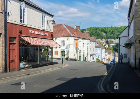 Blick auf lange Straße, Wotton-under-Edge, Gloucestershire, Vereinigtes Königreich Stockfoto