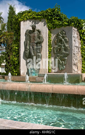 Monumentaler Brunnen in Hommage an den Dichter Federico Garcia Lorca, Fuente Vaqueros, Provinz Granada, Region Andalusien, Spanien, Europa Stockfoto