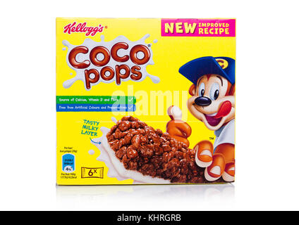 London, Großbritannien, 17. November 2017: "Der kellogg Coco Pops Breakfast Cereal Bar auf weißem Hintergrund, frosties sind ein beliebtes Frühstück Müsli aus Stockfoto