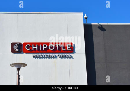 Chipotle Zeichen außerhalb Restaurant Bellis Fair Mall in Bellingham, Washington. Stockfoto