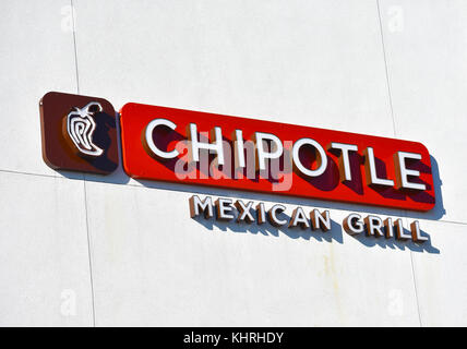 Chipotle Zeichen außerhalb Restaurant Bellis Fair Mall in Bellingham, Washington. Stockfoto