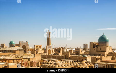 Ansicht von oben aus dem Kasten Festung an die po-i-kalyan Komplex, Buchara, Usbekistan Stockfoto