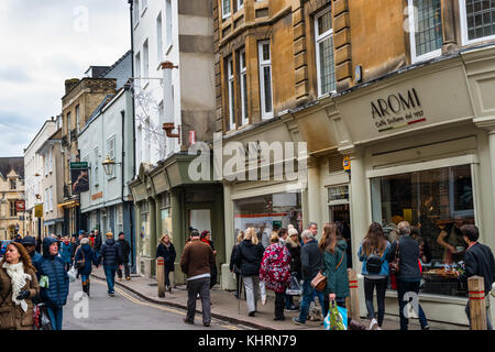 Cafés, Kneipen und Restaurants auf Benet Street im Stadtzentrum von Cambridge, Cambridgeshire, England, UK. Stockfoto