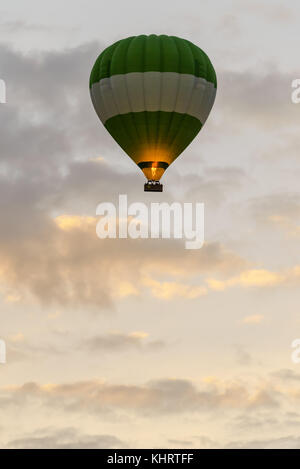 Ballon Silhouette in den Sonnenaufgang Himmel Stockfoto