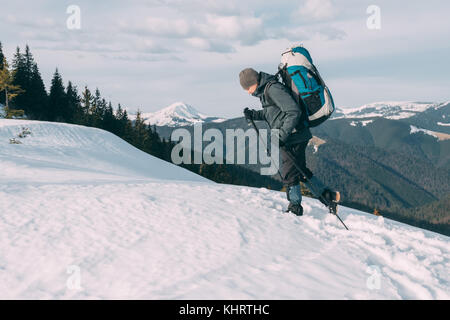 Allein die Touristen mit einem Rucksack Stockfoto