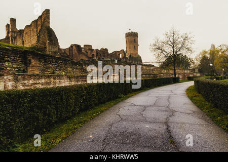 Die Ruinen des königlichen Hofes in chindia Park - Targoviste, Rumänien Stockfoto