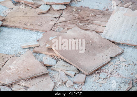 Terrasse Doppelboden, in Werke wtaerproofing unter zu setzen. Stockfoto