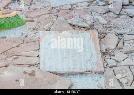 Terrasse Doppelboden, in Werke wtaerproofing unter zu setzen. Stockfoto