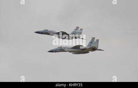 McDonnell Douglas F-15C Eagle und F-15E Strike Eagle das Fliegen an der Royal International Air Tattoo 2017 feiert 70 Jahre der US Air Force Stockfoto