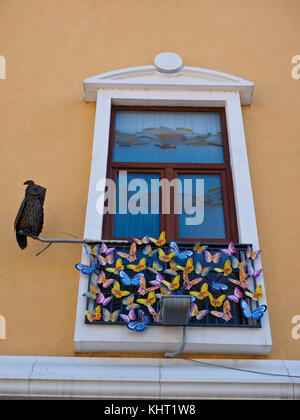 Fenster Dekoration in der City Hall von Haskovo, Bulgarien. Stockfoto